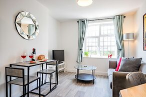 Host Stay Croydon Road Apartment