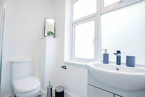 Host Stay Croydon Road Apartment
