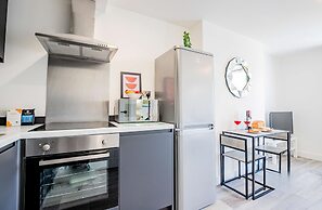 Host Stay Croydon Road Apartment