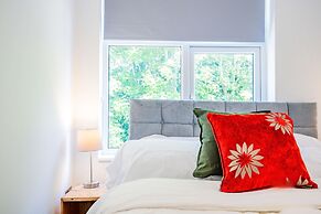Host Stay Croydon Road Apartment