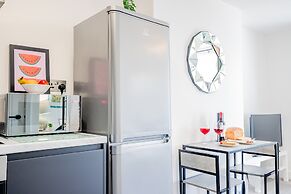 Host Stay Croydon Road Apartment