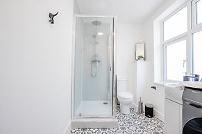 Host Stay Croydon Road Apartment