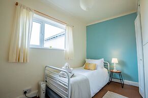 Host Stay Over the Bridge Cottage