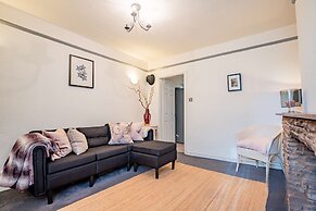 Host Stay Over the Bridge Cottage