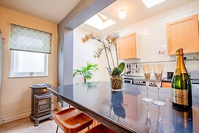 Host Stay Over the Bridge Cottage