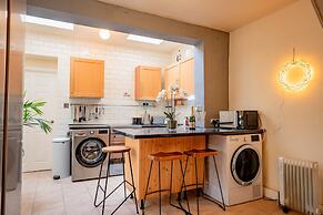 Host Stay Over the Bridge Cottage