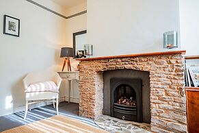 Host Stay Over the Bridge Cottage