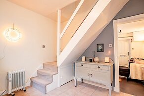 Host Stay Over the Bridge Cottage