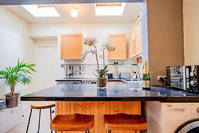 Host Stay Over the Bridge Cottage