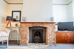 Host Stay Over the Bridge Cottage