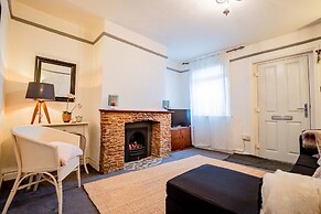 Host Stay Over the Bridge Cottage