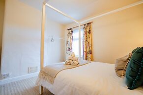 Host Stay Over the Bridge Cottage