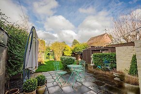 Host Stay Over the Bridge Cottage