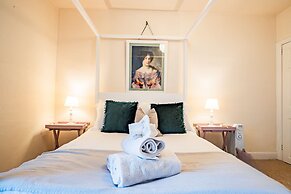 Host Stay Over the Bridge Cottage