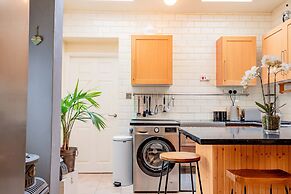 Host Stay Over the Bridge Cottage