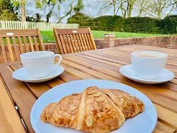 Host Stay Pool Cottage