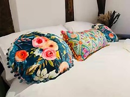 Host Stay Pool Cottage