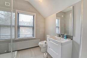 Host Stay Barton Road House