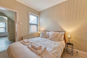 Host Stay Barton Road House