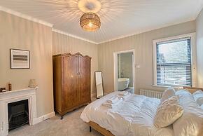 Host Stay Barton Road House