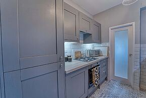 Host Stay Barton Road House