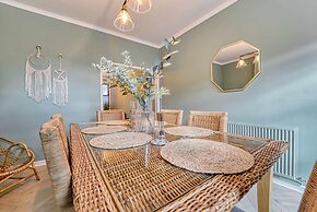 Host Stay Barton Road House