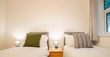 Host Stay Croydon Road Abode