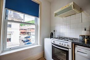 Host Stay Broadbanks Apartment