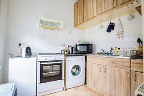 Host Stay Broadbanks Apartment