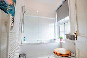 Host Stay Broadbanks Apartment