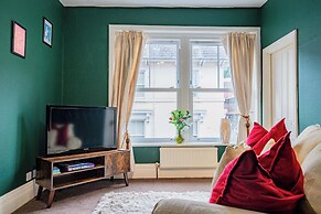 Host Stay Broadbanks Apartment