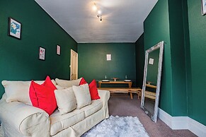 Host Stay Broadbanks Apartment