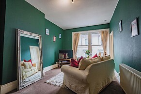 Host Stay Broadbanks Apartment