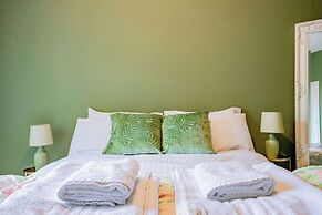 Host Stay Broadbanks Apartment