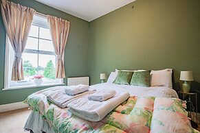 Host Stay Broadbanks Apartment