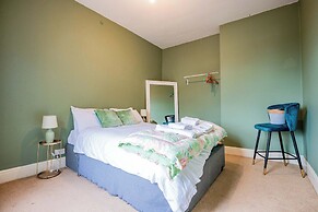 Host Stay Broadbanks Apartment