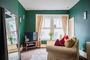 Host Stay Broadbanks Apartment