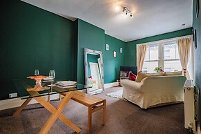 Host Stay Broadbanks Apartment