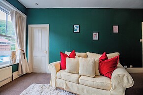 Host Stay Broadbanks Apartment