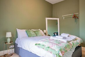 Host Stay Broadbanks Apartment