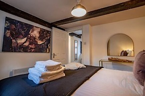 Host Stay Chandan Court Apartment