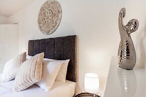 Host Stay Club Chambers