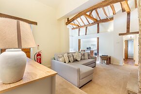 Host Stay The Old Thatch