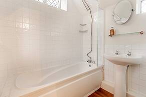 Host Stay The Old Thatch