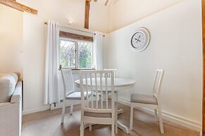 Host Stay The Old Thatch