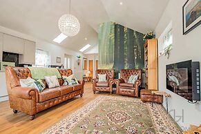 Host Stay Little Highlands