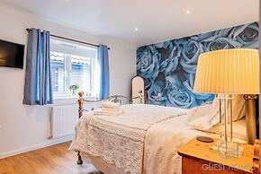 Host Stay Little Highlands