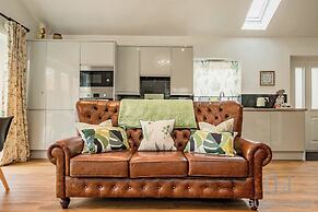 Host Stay Little Highlands