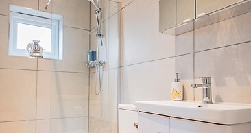 Host Stay Little Highlands