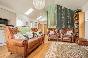 Host Stay Little Highlands